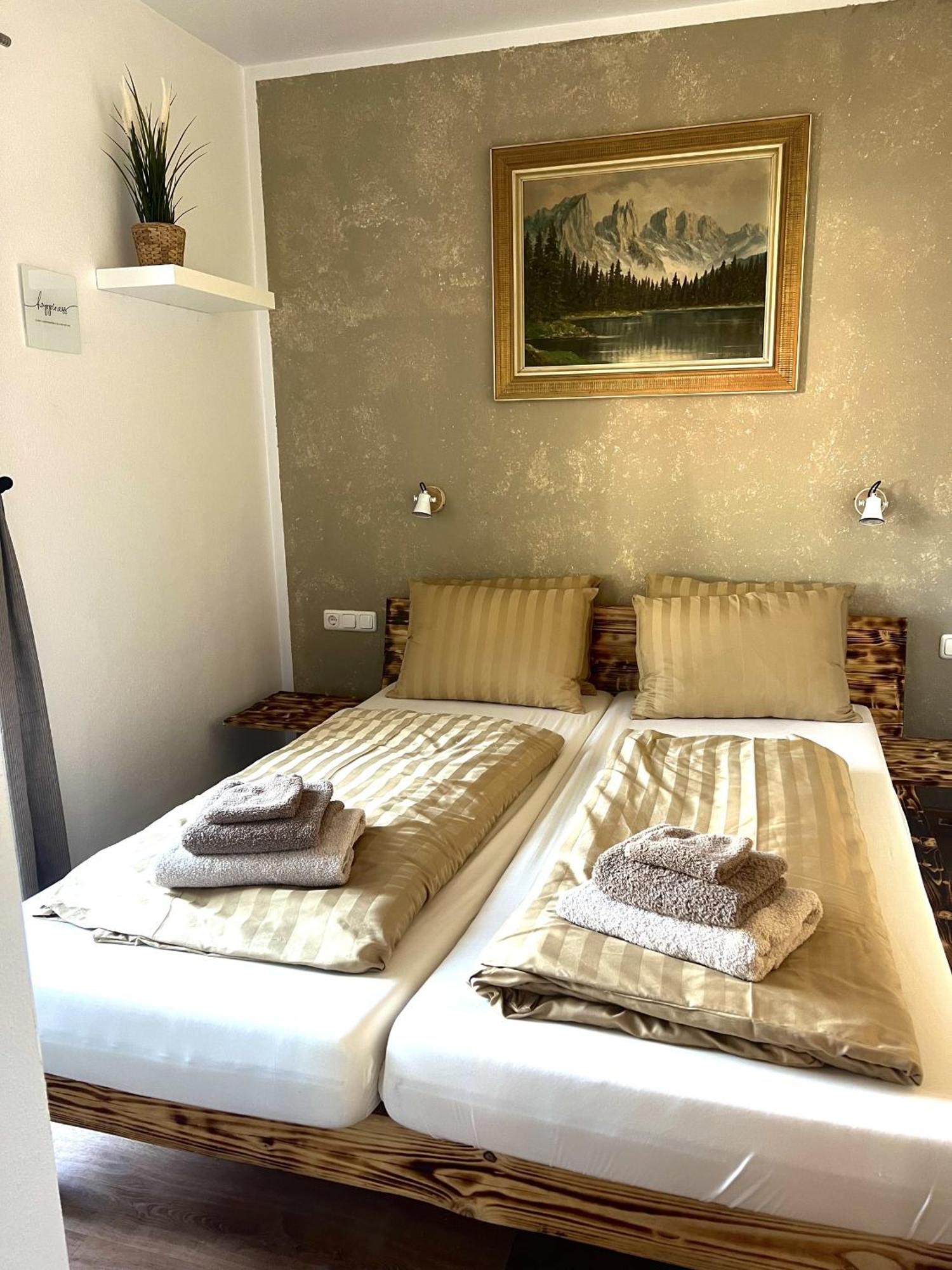 Gasthof Koenigstand Garmisch-Partenkirchen Room photo